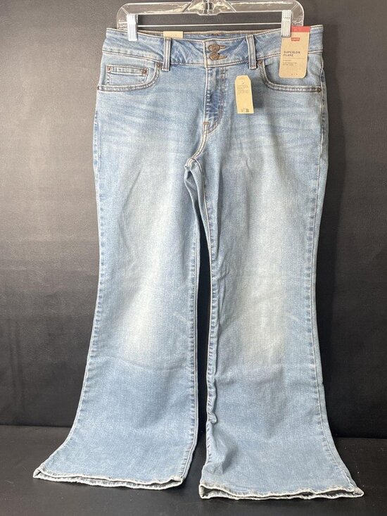Levi's Denim - New With Tags Womens Levi's Superlow Flare jeans size 31x34